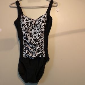 😄Bathing Suit NWT 10